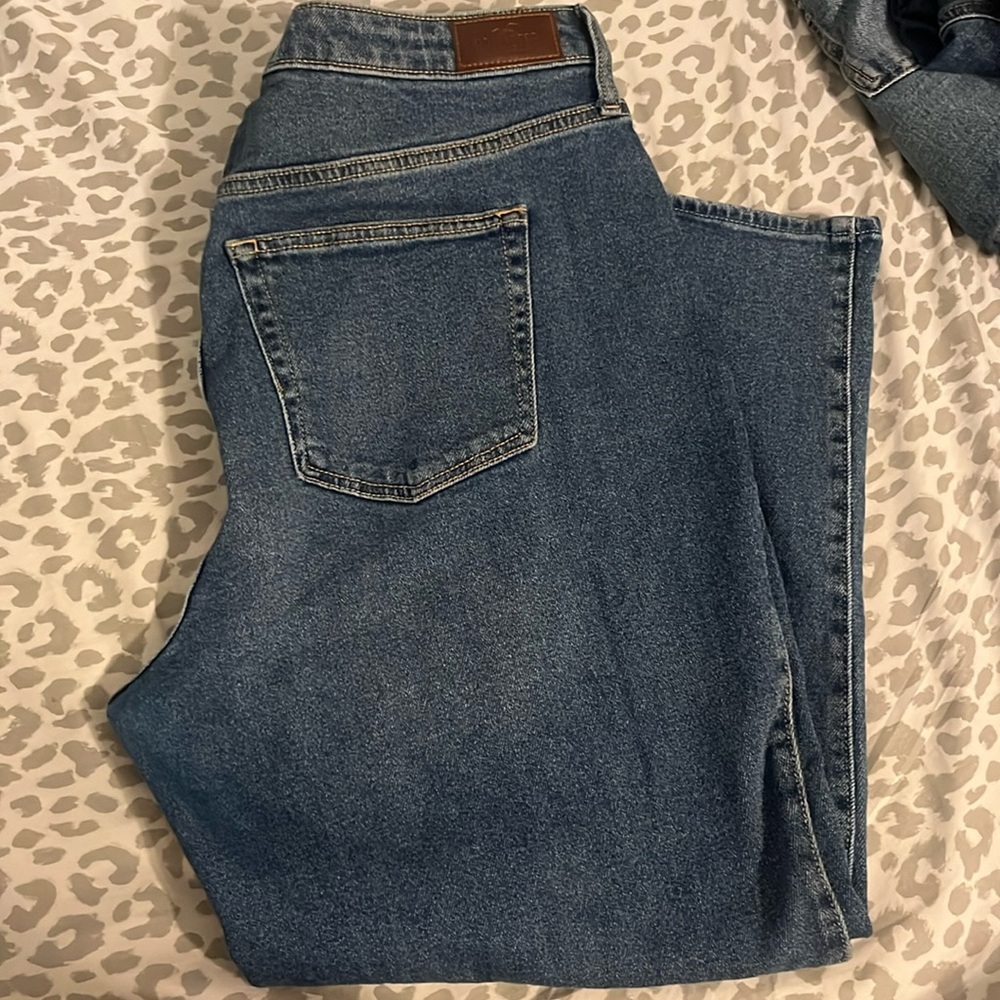Women's Hollister Curvy Ultra High-Rise Vintage Straight Jeans - Size 17 Short